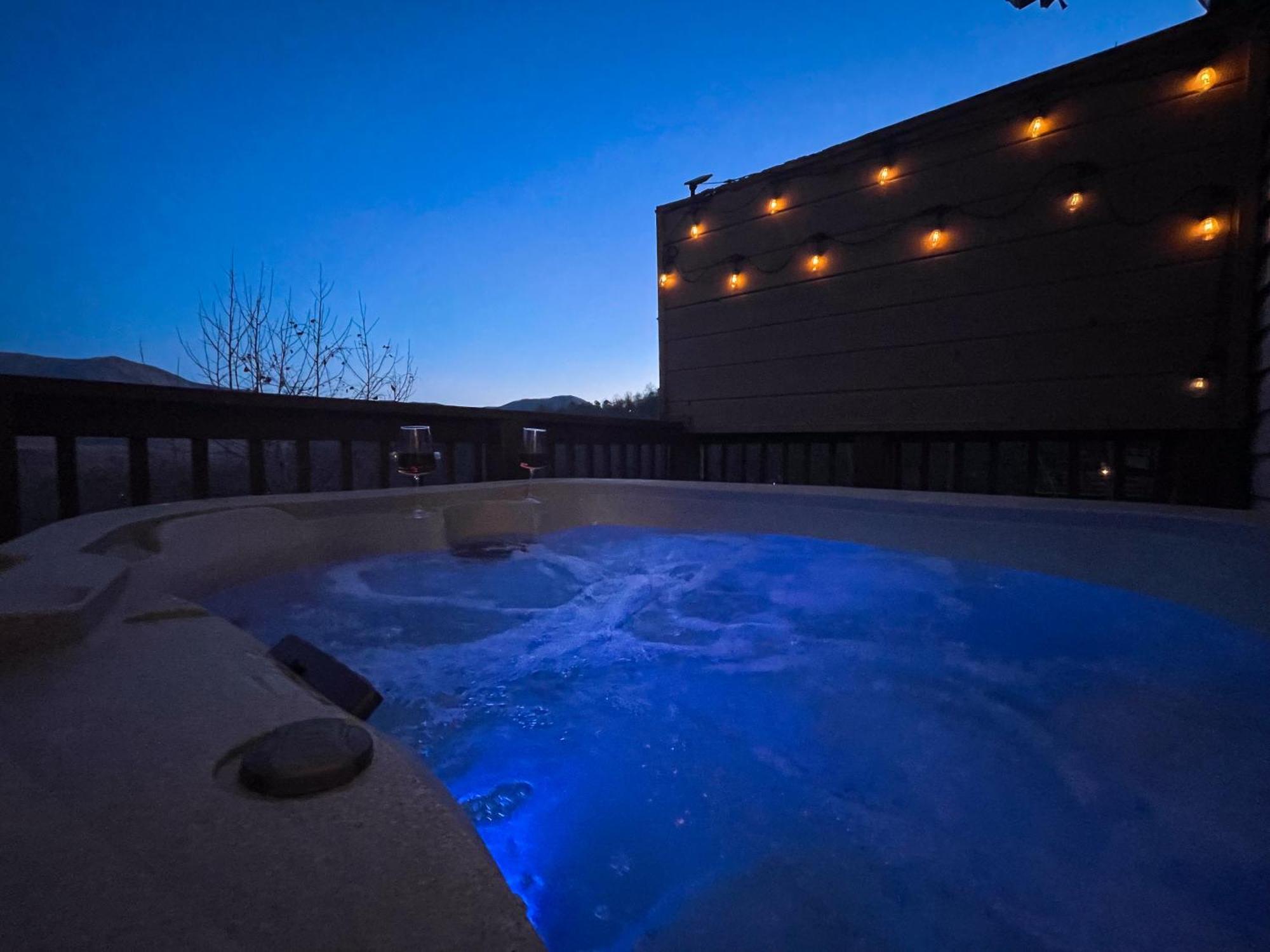 Heavenly View - Bear Themed Cabin, Hottub, Dog-Friendly, Near 蓋特林堡 外观 照片