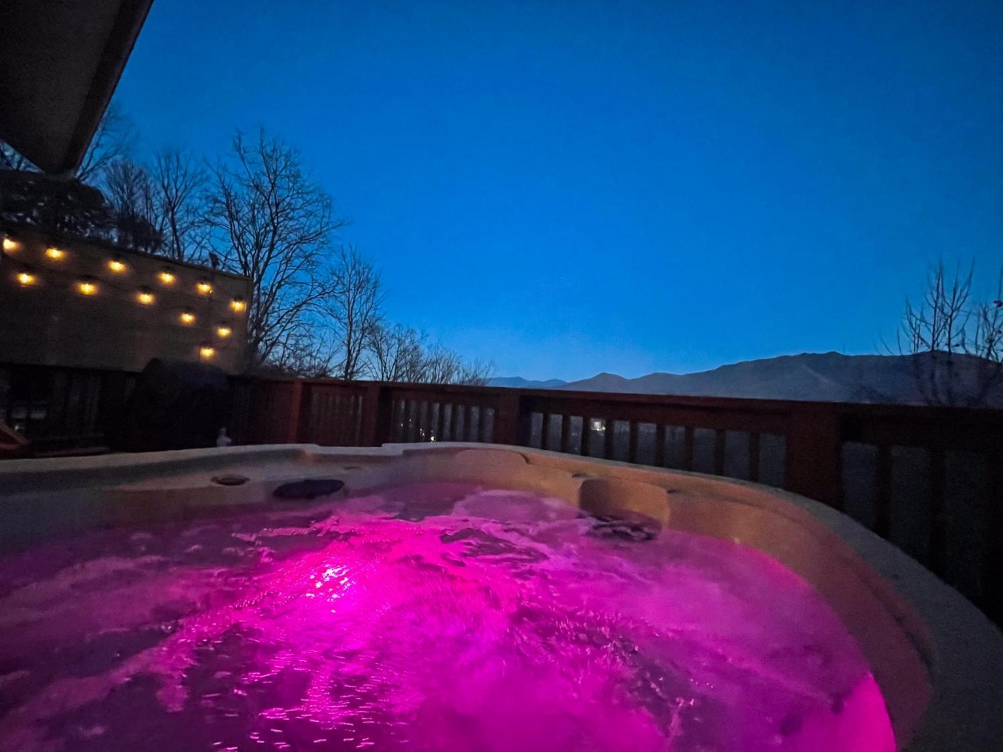 Heavenly View - Bear Themed Cabin, Hottub, Dog-Friendly, Near 蓋特林堡 外观 照片