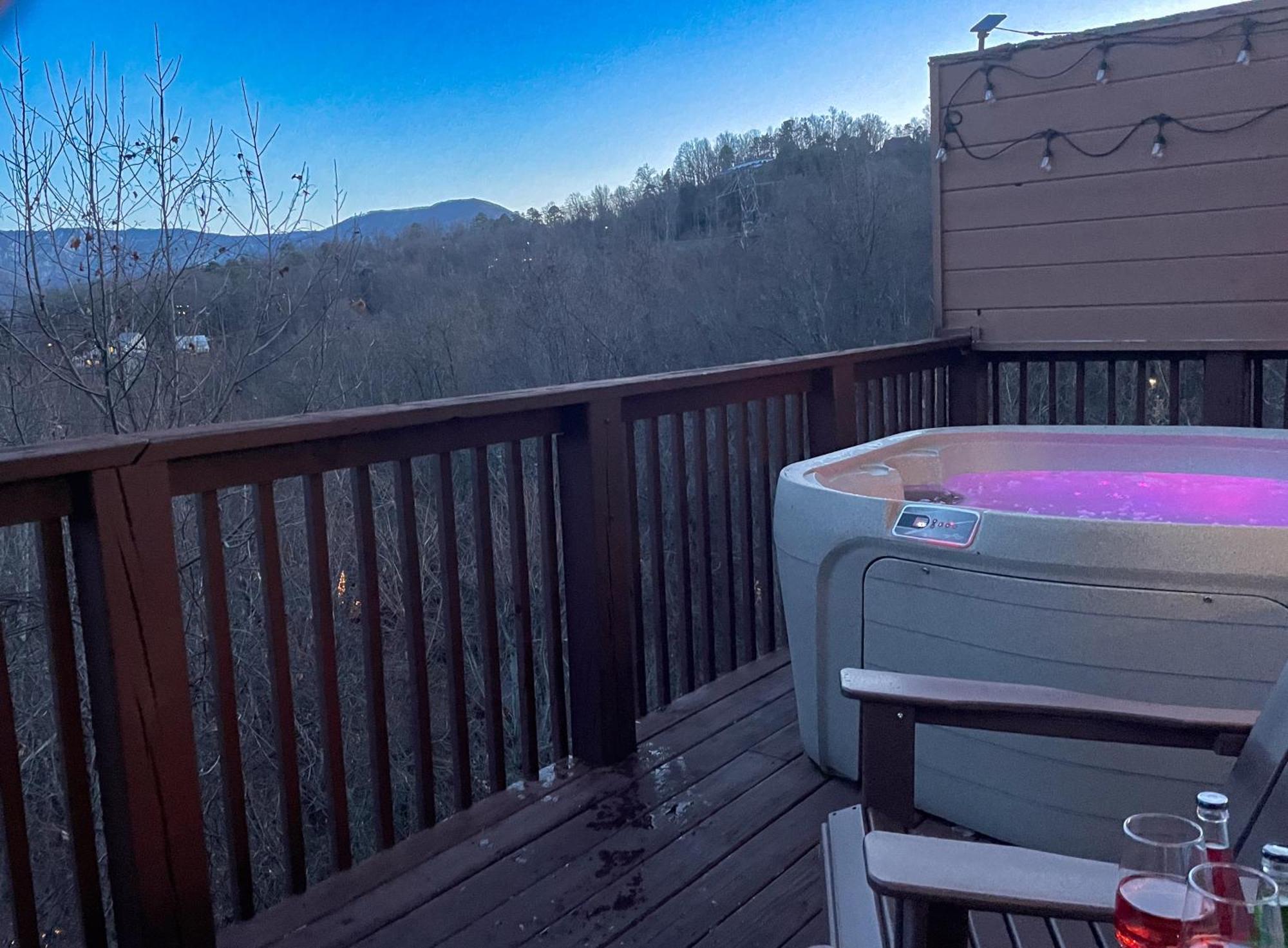 Heavenly View - Bear Themed Cabin, Hottub, Dog-Friendly, Near 蓋特林堡 外观 照片