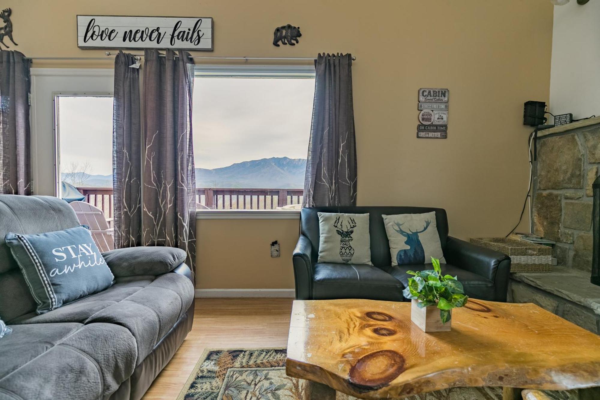 Heavenly View - Bear Themed Cabin, Hottub, Dog-Friendly, Near 蓋特林堡 外观 照片